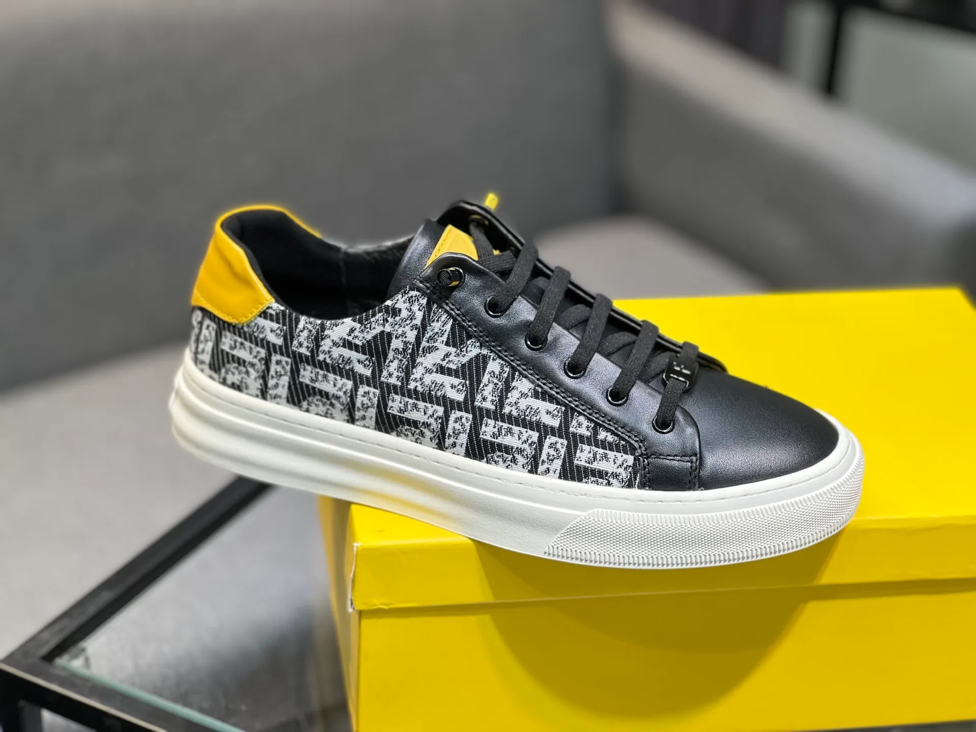 Men's men's shoes 💰400 [FENDI] Spring and Autumn new style 🙈original replica! Reproduced from the original 💯, the workmanship is top-notch, 💪💪💪 cowhide leather upper ➕ genuine leather feet, 👻 suitable for all kinds of travel! Number of yards 38-44